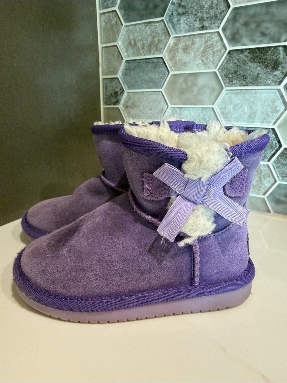 Koolaburra by UGG Victoria Mini Girls Toddler Boot - size 8